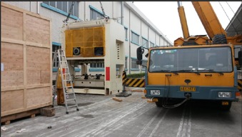 精密設備高效裝卸搬運解決方案 集裝箱、木箱包裝與氣墊移技術應用